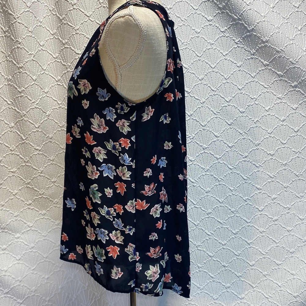 Lila Rose size large Floral Sleeveless Blouse  Navy and Multicolor‎ flowy casual - Picture 9 of 12